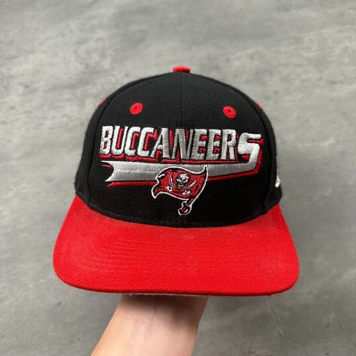 Vintage Deadstock Tampa Bay Buccaneers NFL Black Logo Athletic Hat