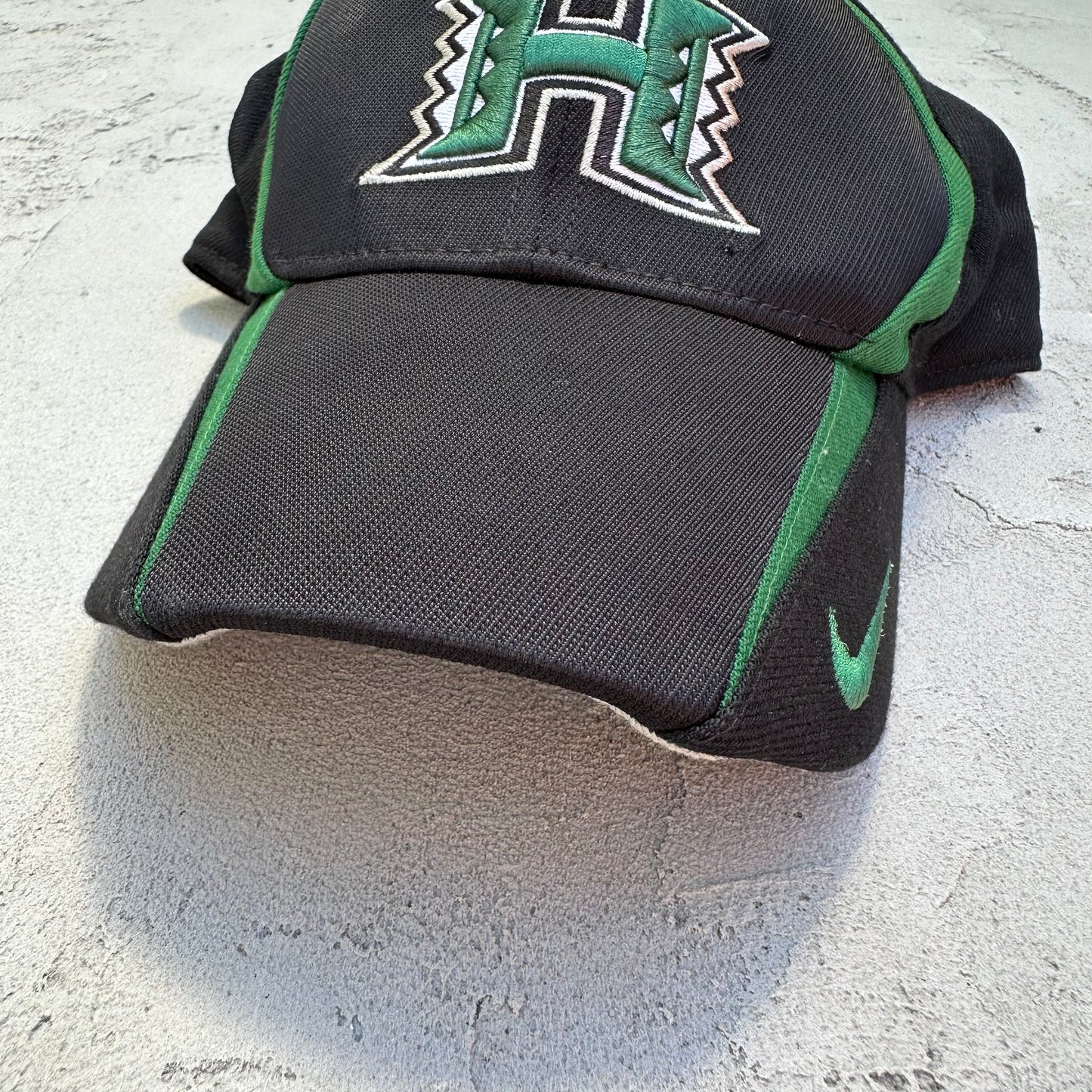 Vintage Nike University of Hawaii Fitted Hat